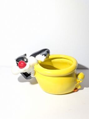 2003 Looney Tunes, Sylvester & Tweety Yellow Ceramic Planter (Warner Bros.)